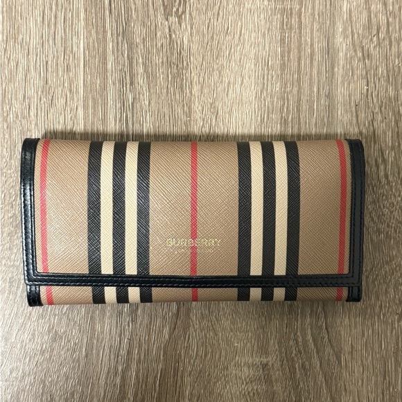 Burberry wallet - Picture 1 of 5